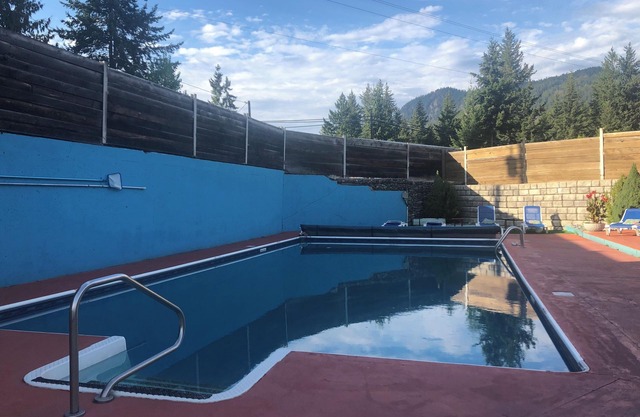 Shuswap 3 Bedroom Cottage with lake access