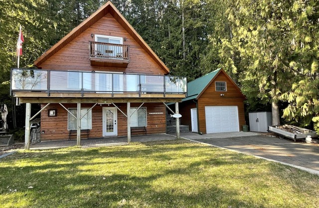 Shuswap getaway in beautiful Blind Bay!