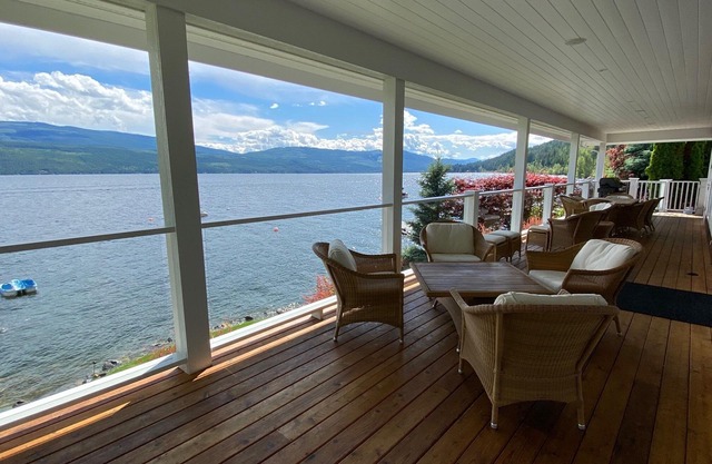 Shuswap Lake House Melo Beach