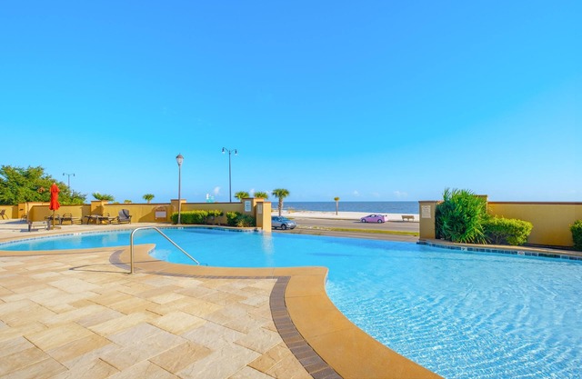 Sienna 402: 2 BR, 2 BA Condominium in Gulfport, Sleeps 6