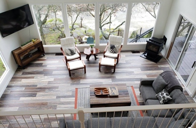 "Sierra River House" on the Main Fork of the Kaweah River. Breathtaking Views!