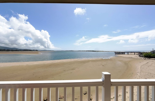 Siletz Bay Beachfront Hotel by OYO Lincoln City