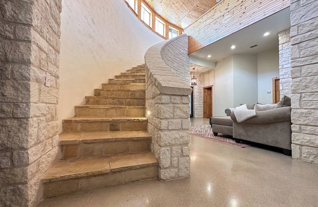 Silo House in the country with a pool! Hunters welcome!