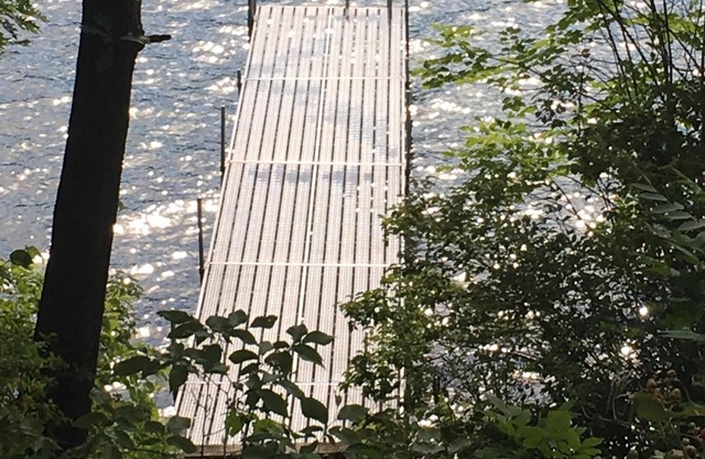 Silver Bay Lake George Lakefront. SPECIAL Rent 5 nights, get 6th free. Fall 2023