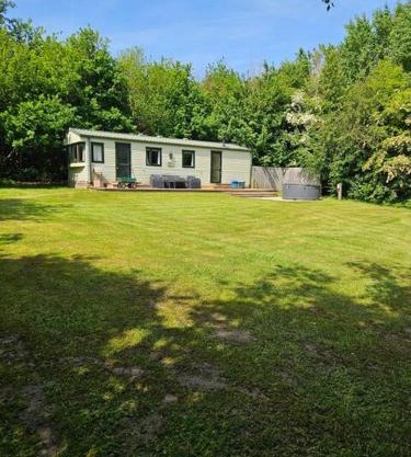 Silver Birch Nabb Lane Hot tub near Alton Towers