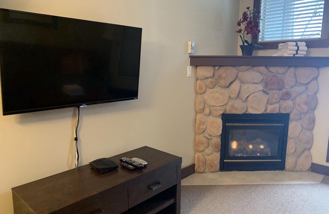 Silver Rock Condos l 1 Bedroom l Sleeps 3 Adults