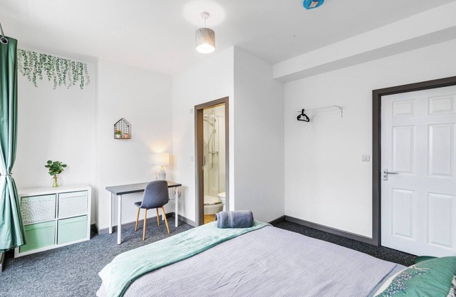 Silver Stag Properties, Ensuite 5 BR House