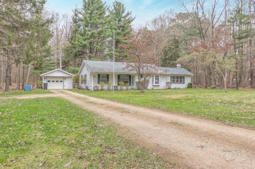 Silver Woods - New Vacation Rental - Lake Access Half a Mile away