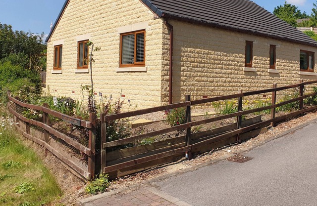 SILVERBIRCH VIEW, family friendly, with a garden in South Wingfield