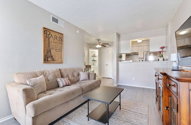 SIMPLY CONVENIENT APARTMENT IN DALLAS, TX!