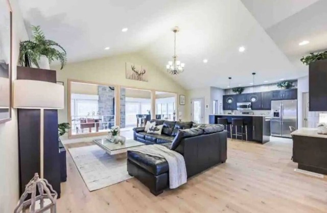 Sims Lake Cottage-private lake in Muskoka