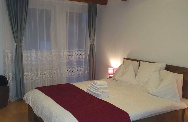 Sinaia Very Close to Cable car and City Cente. Only 25 Minutes From Peles Castle