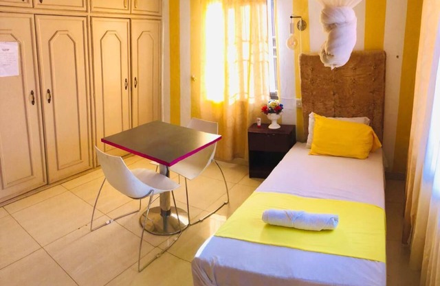 Single Bed with private bathroom, FREE WIFI, B&B.
