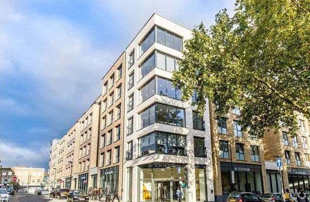 Single en-suite, on-campus rooms with easy access to central London!