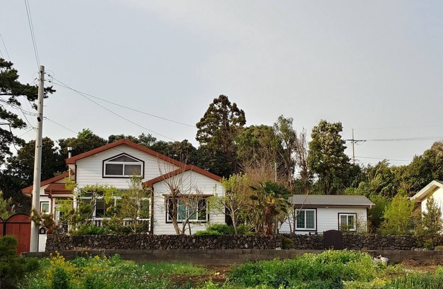 Single-family house for group