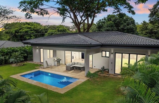 Single Level Home w/Pool - Golf Cart Accessible