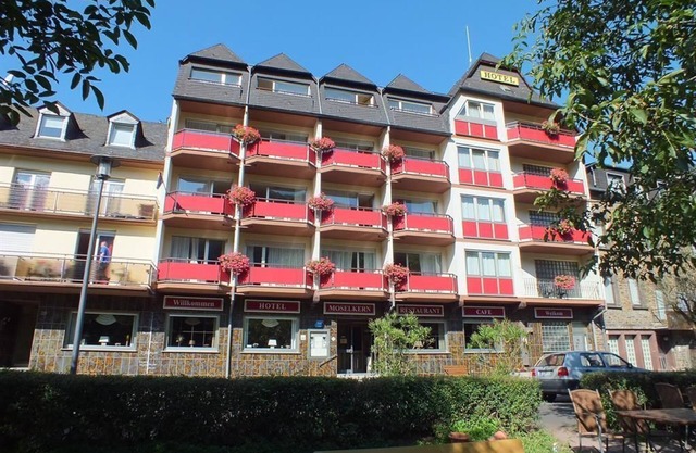 Single room, shower or bath, WC, balcony - Hotel Moselkern