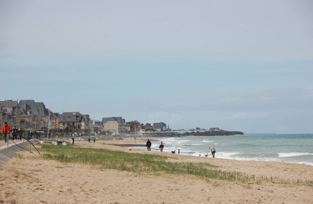 Single-storey house with sea view.