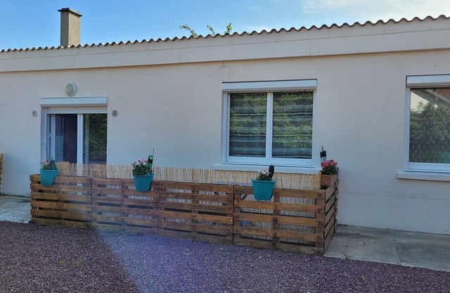 SINGLE-STOREY APARTMENT WITH TERRACE