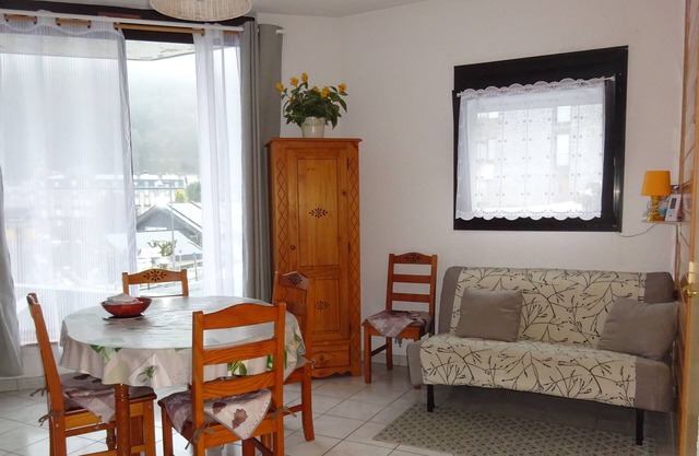 Single-storey apartment near town center and spa