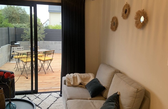 Single-storey house 2 steps from the Bay of Beaussais sur Mer.
