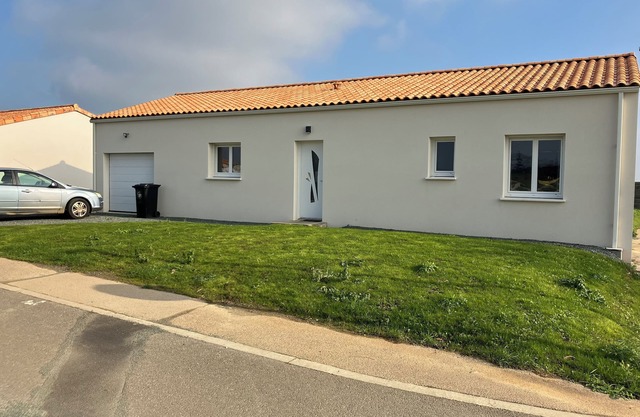 Single-storey house in quiet subdivision