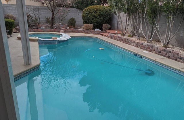 Single-Story house with Pool