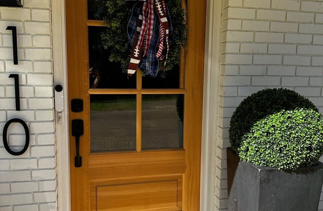 Sip'ly Irresistible! Newly remodeled, 3-BD 3-Bath condo 1.7 miles from Campus!