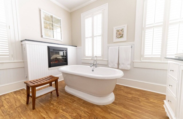 Siren Room - Captain's Quarters Inn, Downtown Historic Edenton