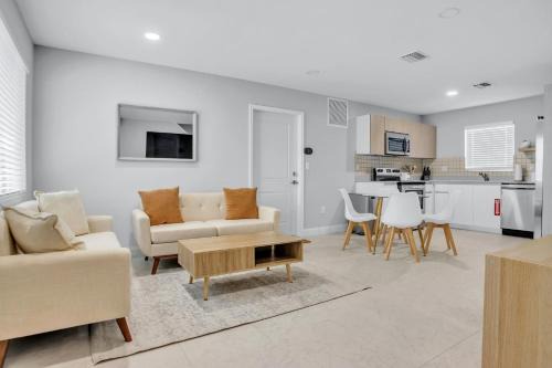 Sistrunk Shades Villa #4 - Townhome Downtown Fort Lauderdale Near Cruise Port & FLL