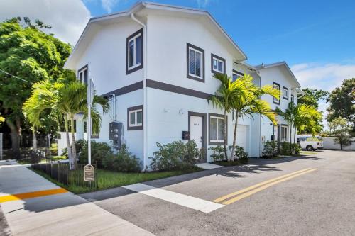 Sistrunk Shades Villas Units #1 & #2 Combined