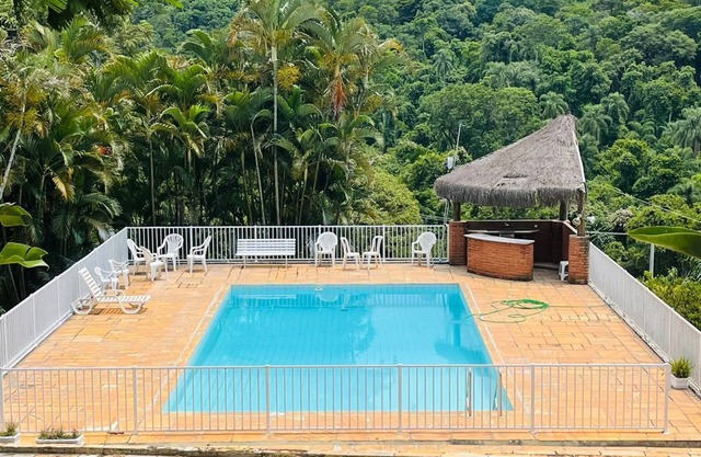 SITE LESS THAN 1KM FROM THE CENTER OF CABREÚVA.