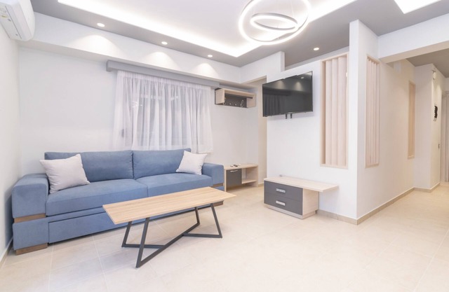 SithoniaRS Luxury Ground Floor Apartment With Private Garden