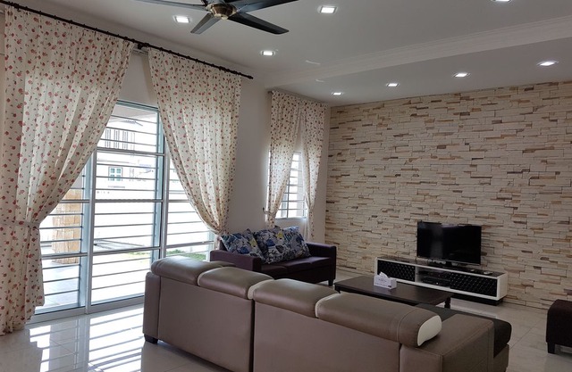 Sitiawan Homestay - Clean And Spacious