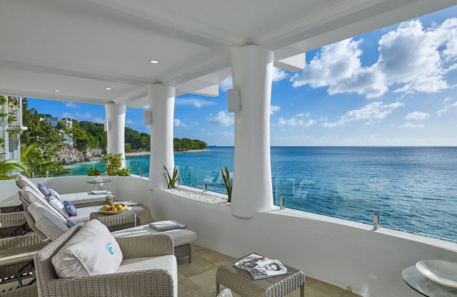 Six Bedroom villa positioned right on the cliff front facing the Ocean