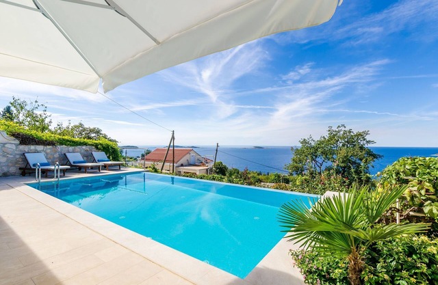 Six Bedroom Villa with Terrace and Swimming Pool