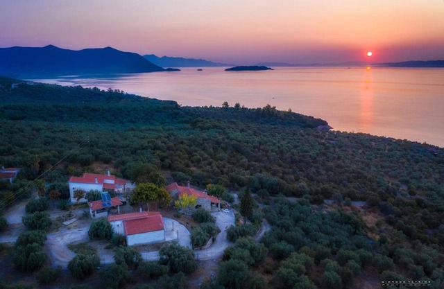 SIX INDEPENDENT HOUSES BY THE sea