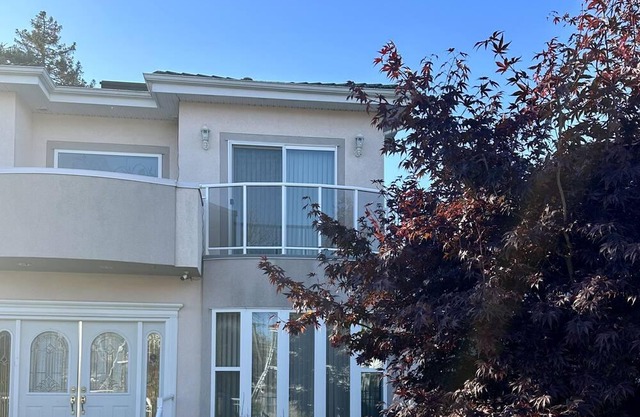 SixPine - Private 1BR Suite