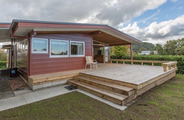 Sixties Cedar Bach - Kuratau Holiday Home