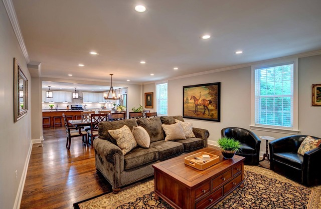Skaneateles Pet friendly 6 bed 6 bath on Main St very close to downtown center