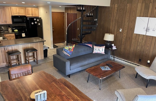 Ski condo close to multiple resorts