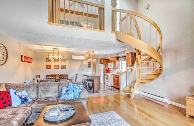 Ski Condo w/Pool, Close to Story Land & Attitash!