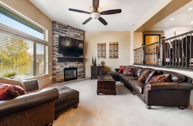 Ski Haven: Elegant Townhome w/Private Hot Tub
