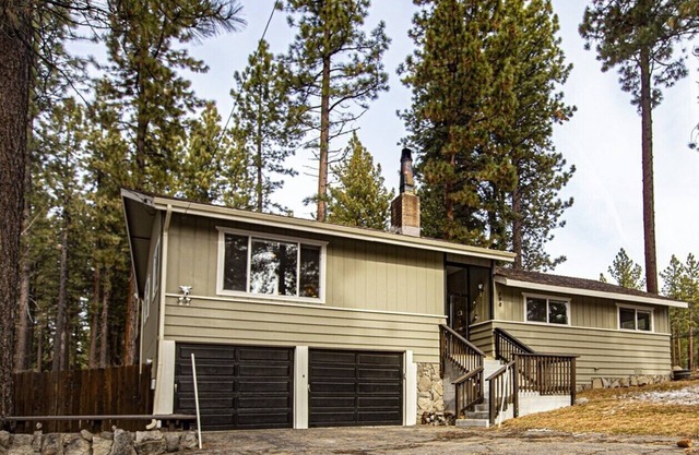 SKI Headquarters. 3BR/2BA Skyland Home - 30 day minimum stay