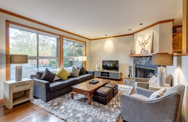 Ski-in Chic and Cozy 2bed, 2 bath Townhouse in the Upper Village/Benchlands