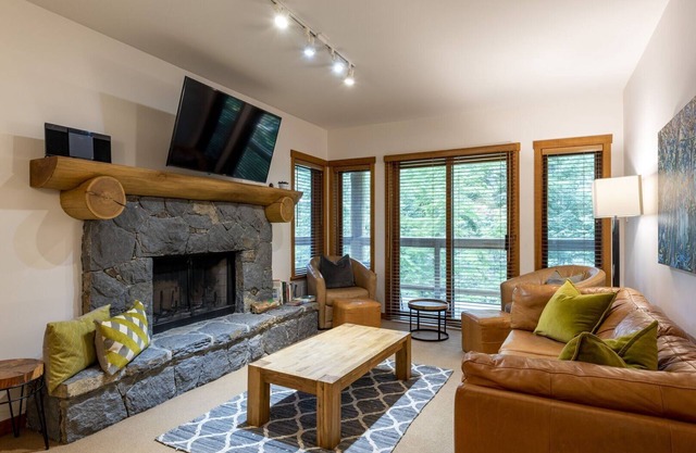 Ski in/out | BBQ | Complex pool & Hot tub | Garage