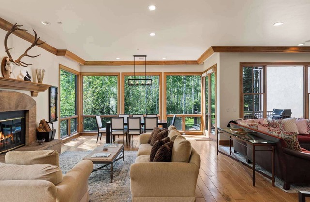 Ski-In/Out Luxury Townhome across from Two Creeks Lift
