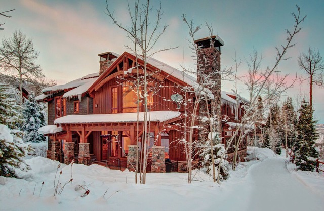 Ski In/out Retreat! Make Wonderful Lifelong Memories! Huge En Suite Bedrooms!