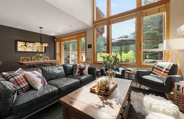 Ski-in/Out Sunbird-Private Hot Tub-Amazing Views-Deck-BBQ-Backs onto Greywolf 9