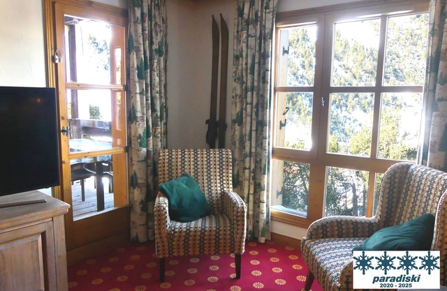 Ski-in Ski-out 2 bed apartment sleeping 7 in Le Refuge du Montagnard, Arc 1950